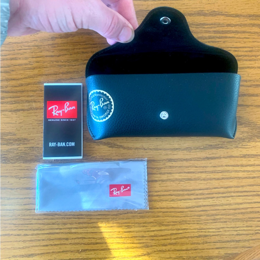 Like New Ray-Ban Button Closure Glasses Case